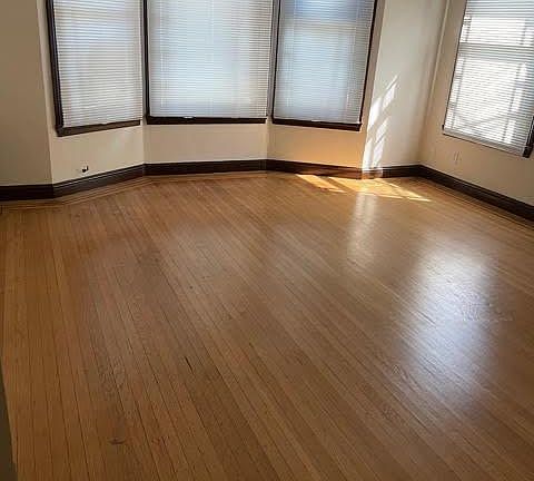 3rd image of 225 Lincoln Way