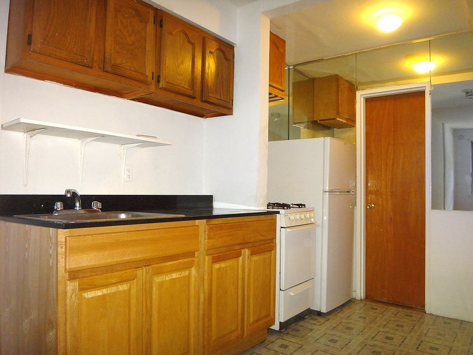 2nd image of 239 E 77th St APT B