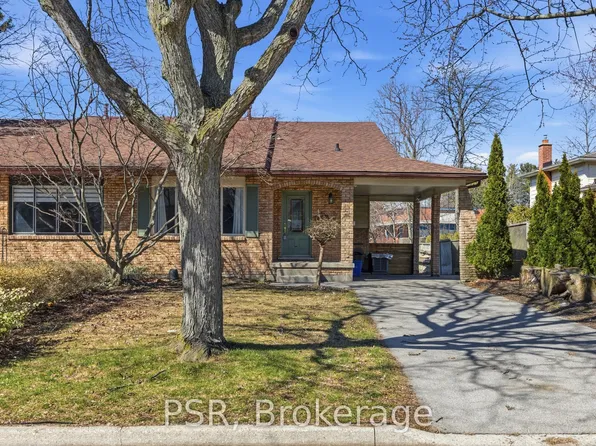 577 Tuscarora Dr, Hamilton, ON L9G 3N9