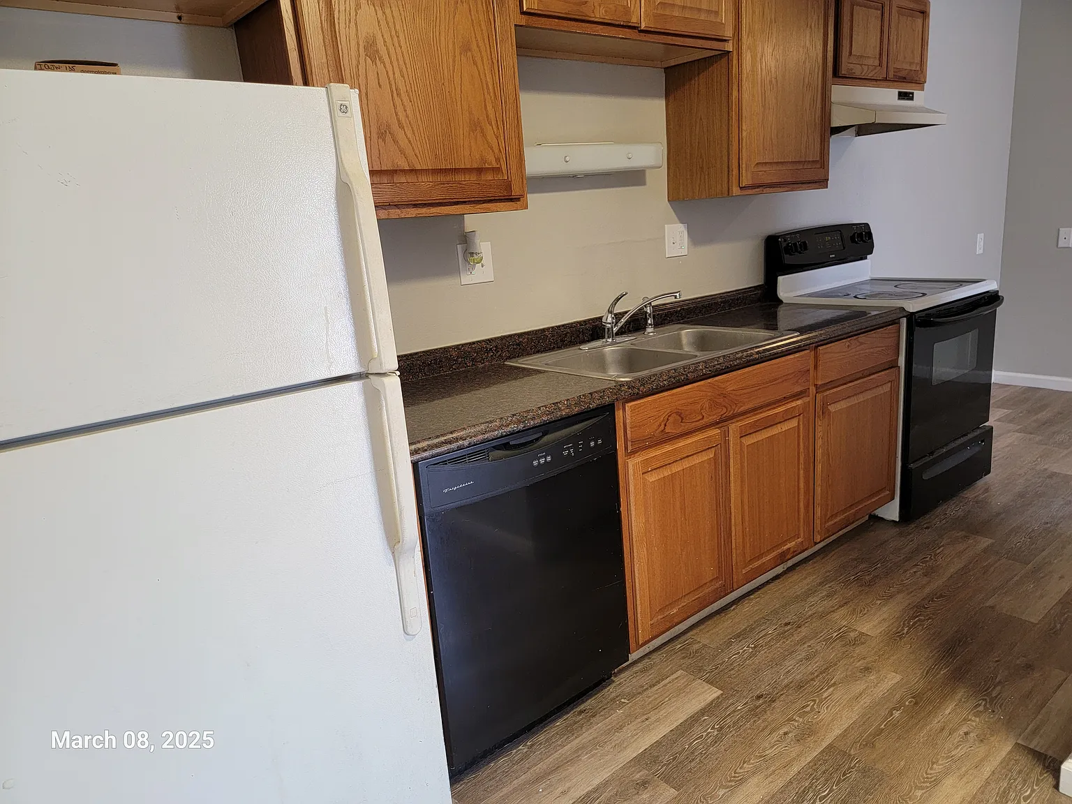 2 bed, 1.5 bath, $975 — Photo 2