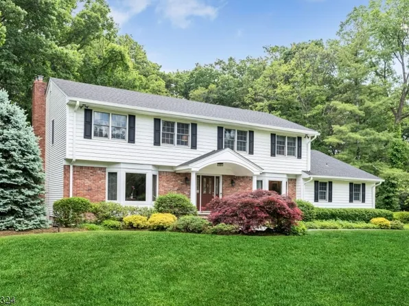 97 Blueberry Dr, Woodcliff Lake Boro, NJ 07677