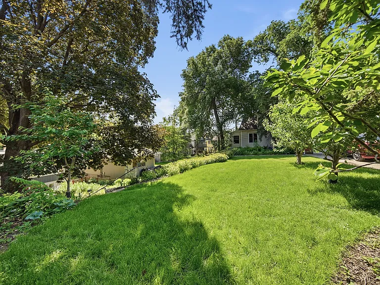 4042 Queen Ave S #A — Photo 42