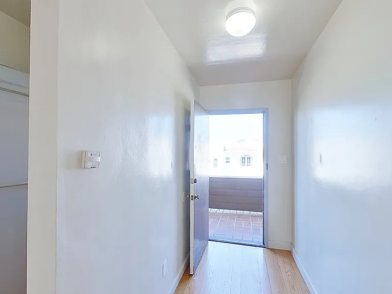2501 Benvenue Ave — Photo 7