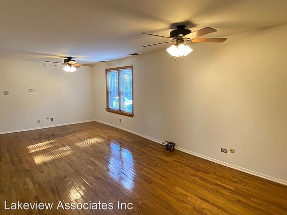 3rd image of 2340 N Cambridge Ave Floor 1