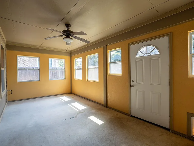 9509 Sydney Marilyn Ln — Photo 22