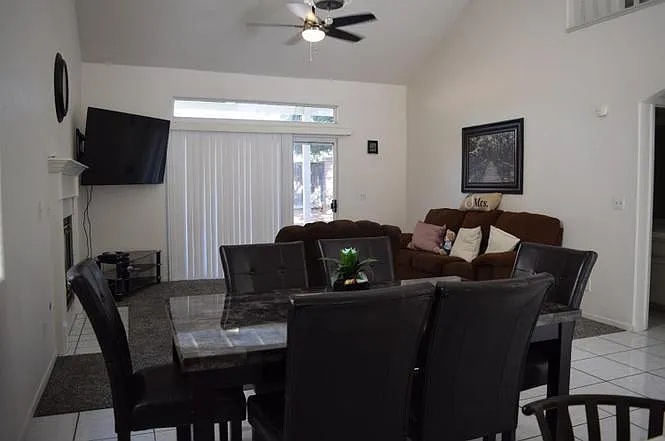 1408 E Salem Ave — Photo 4