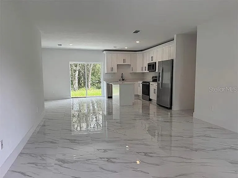 4 bed, 3.0 bath, 1565 sqft, $1,900 — Photo 2