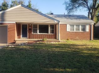 5926 E Oakwood Dr, Wichita, KS 67208