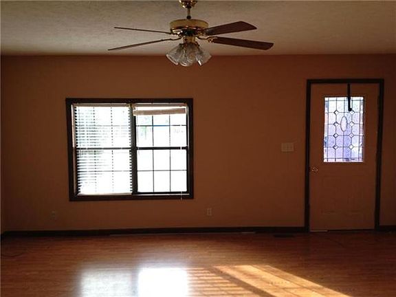 5th image of 470 Tom Clark Ln