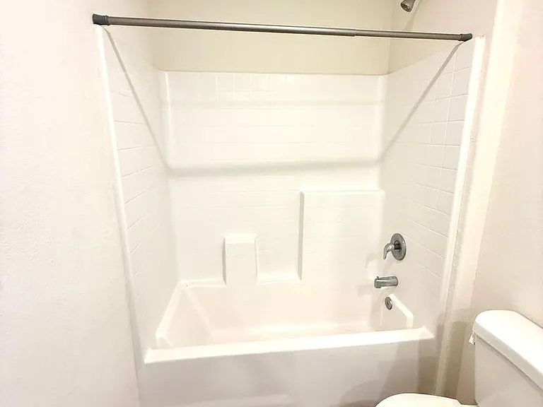 2208 E Clear Creek Dr — Photo 33
