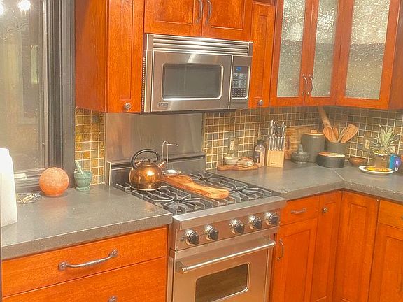 2nd image of 1815 E 9th St