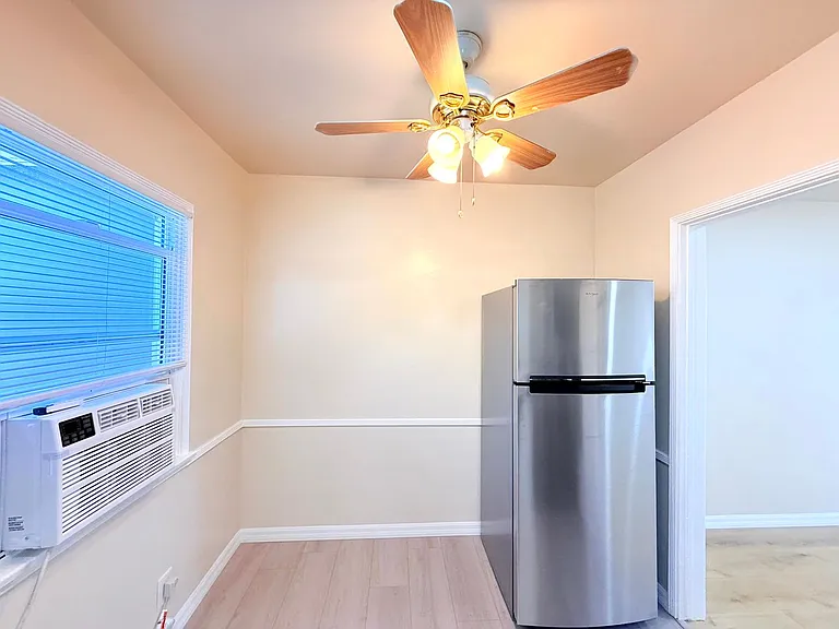 1535 - 1537 South Fairfax Ave. — Photo 11