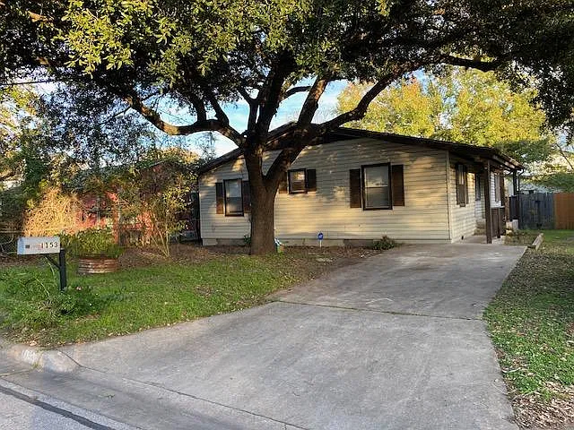 3 bed, 1235 sqft, $2,400 — Photo 1