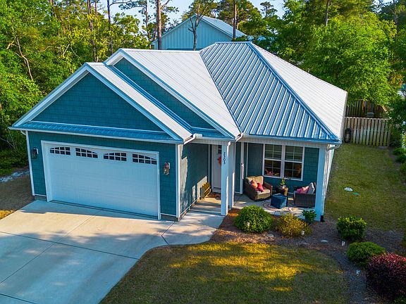 3rd image of 2303 W Oak Island Drive