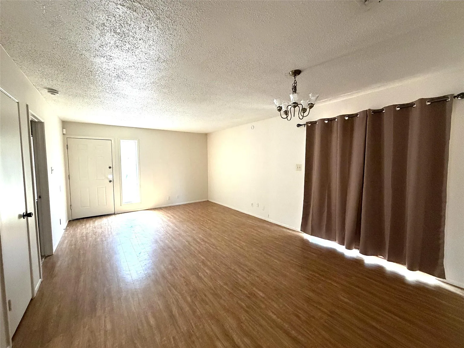 3 bed, 2.0 bath, 742 sqft, $1,400 — Photo 4
