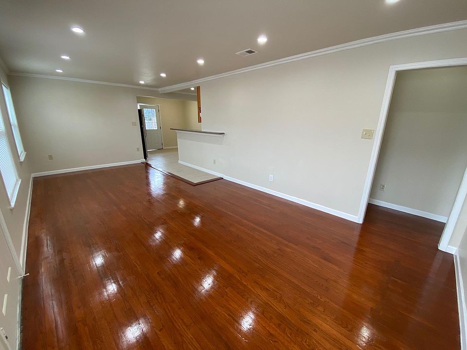 1st image of 969 S 47th St