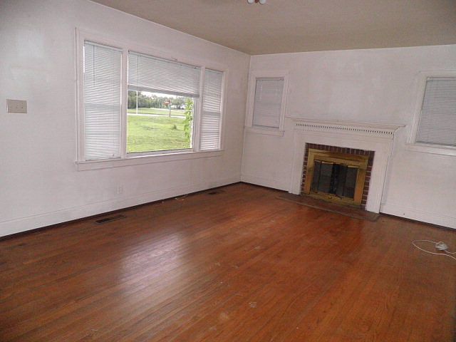 2nd image of 1125 W Mount Dr