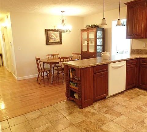 4th image of 209 Sycamore Dr