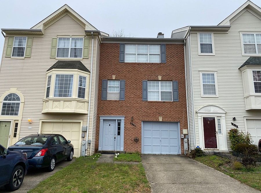 1st image of 216 Pinecove Ave