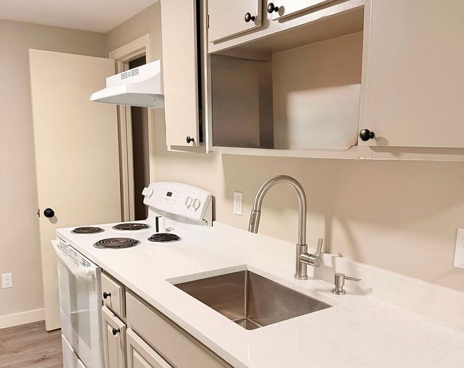 1st image of 29 Cross St #3