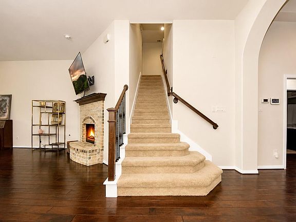 3rd image of 8131 Black Percher St