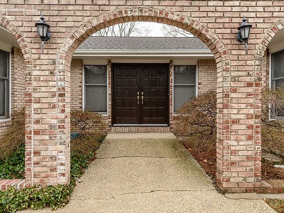 3rd image of 1 Beaux Arts Ln