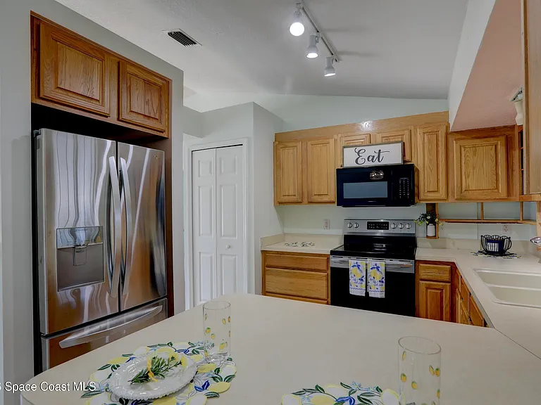 243 Dickens Ave — Photo 12