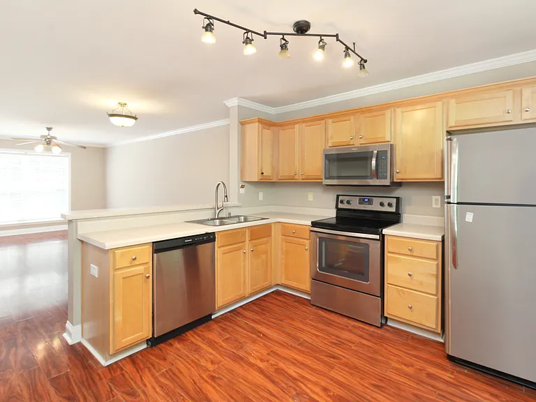 240 Cleveland Rd #440 — Photo 5