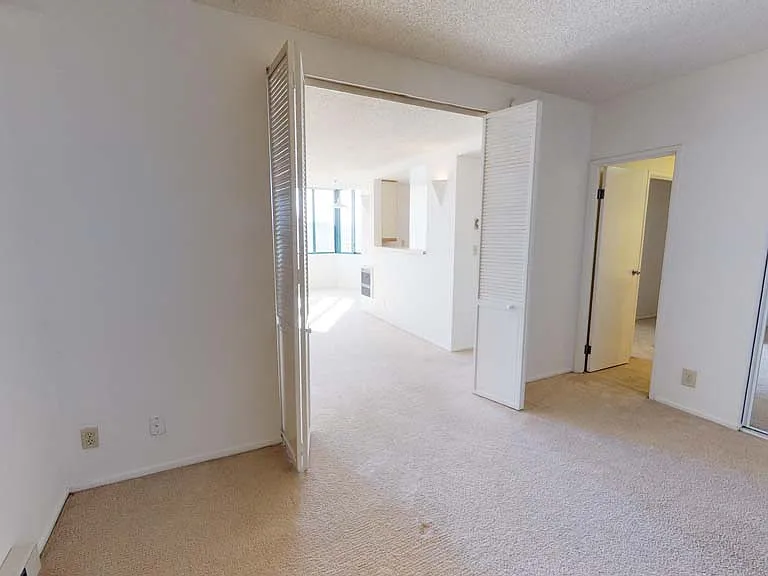 Trinity Towers Apartments — Photo 88