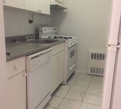 4th image of 225 E 46th St APT 5C