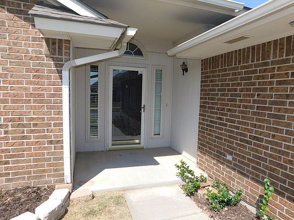 2nd image of 605 SW 156th Pl