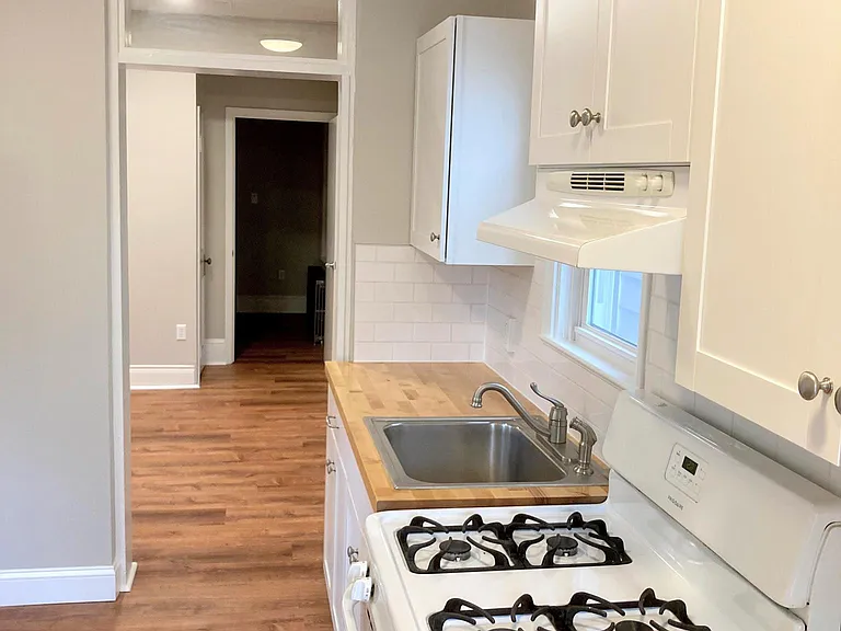 85 E Broad St #1R — Photo 3