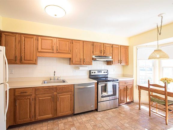 5th image of 2555 Youngs Ave APT 13D