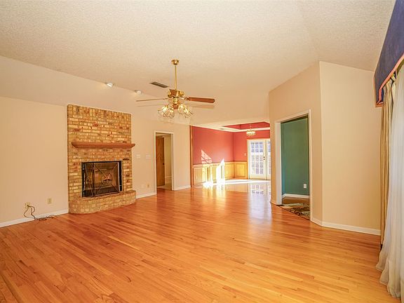 4th image of 24 Pebble Creek Dr