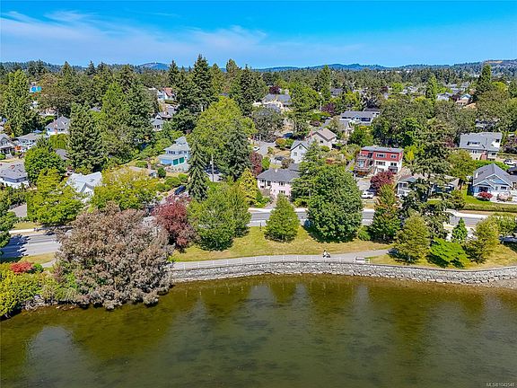 2nd image of 430 Gorge Rd W