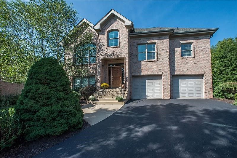 Fantastic curb appeal and private col-de-sac location.