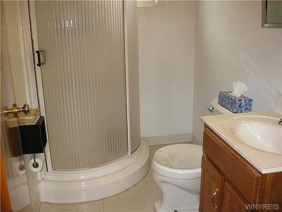 5th image of 3046 Niagara St