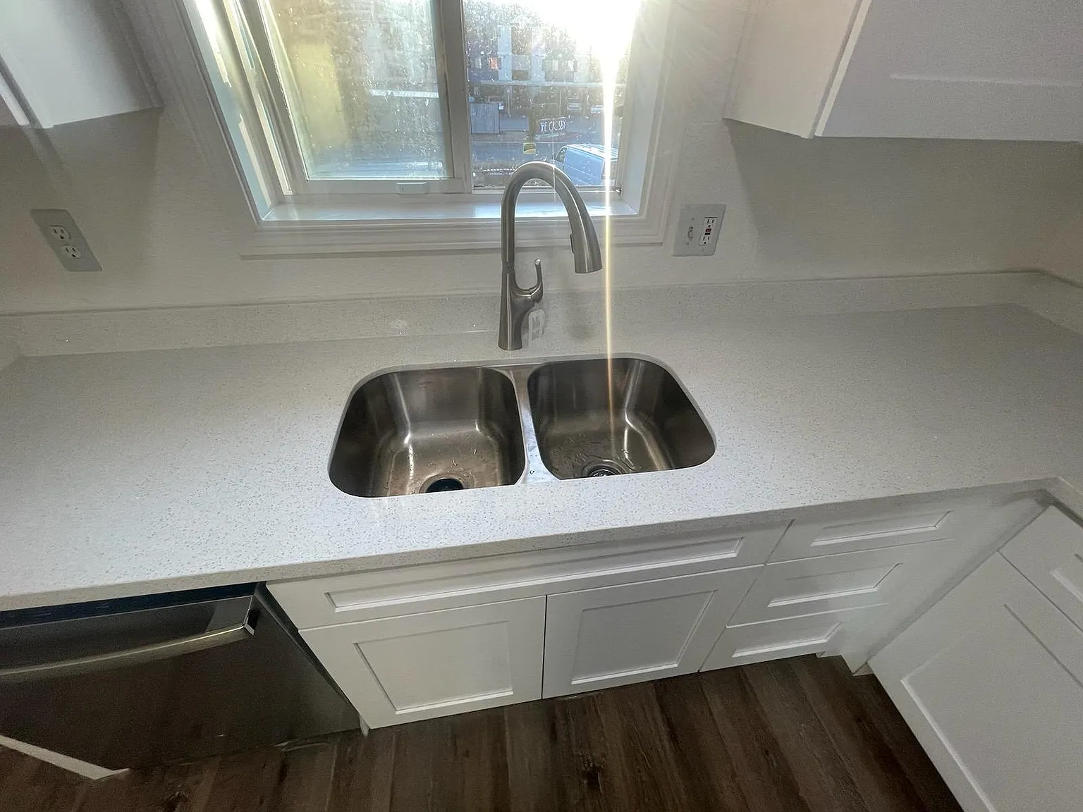 2 bed, 900 sqft, $1,675 — Photo 2