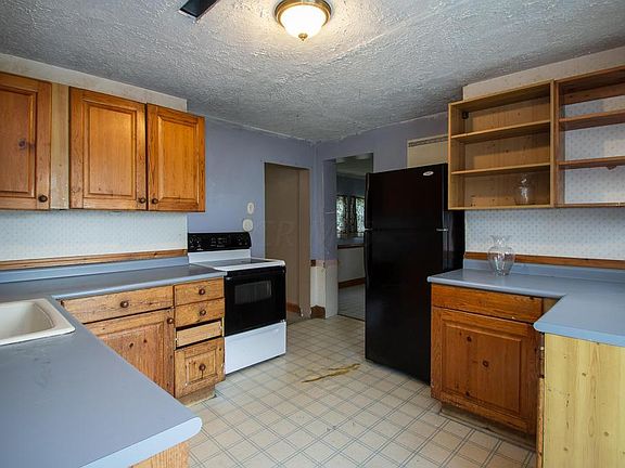 3rd image of 8850 Amity Pike
