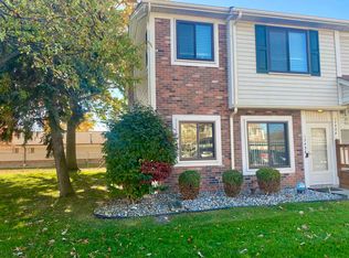 17436 Utica Oaks Ln, Roseville, MI 48066