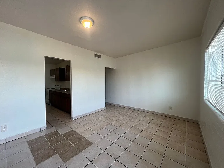 1229 W Pierce St — Photo 12