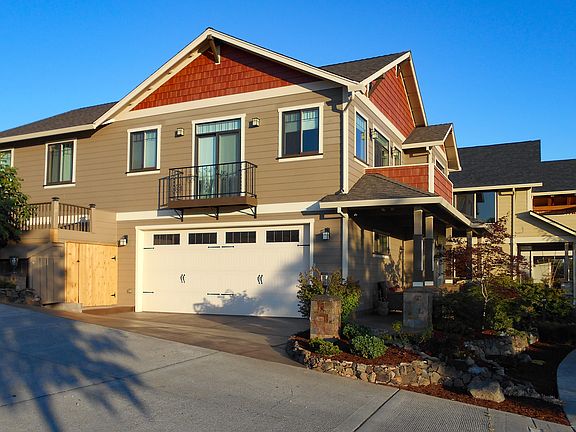 2 car Garage+juliet balcony