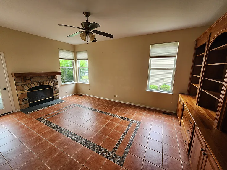 460 Arlington Ln — Photo 5