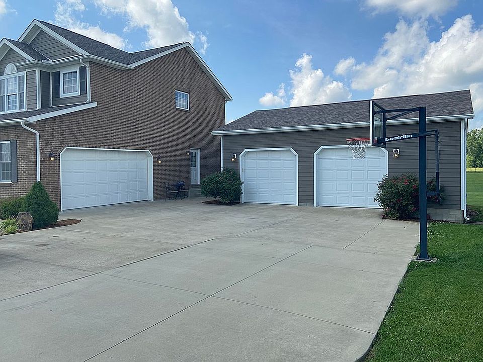 1st image of 215 Cynthia Ann Dr