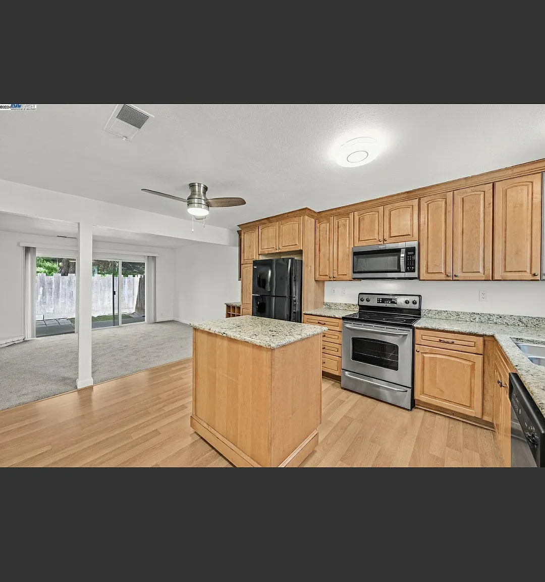 2 bed, 1.5 bath, 1012 sqft, $3,400 — Photo 3