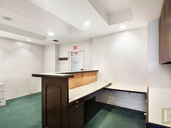 4th image of 121 E 60th St APT 10D