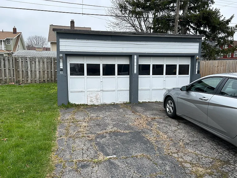 1628 Grace Ave — Photo 16