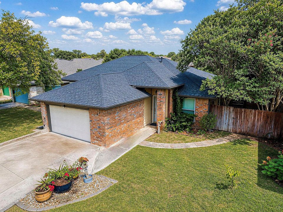 1st image of 608 Saunders Dr