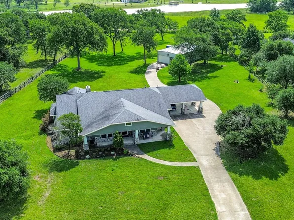 27644 Spring Hill Rd, Hempstead, TX 77445
