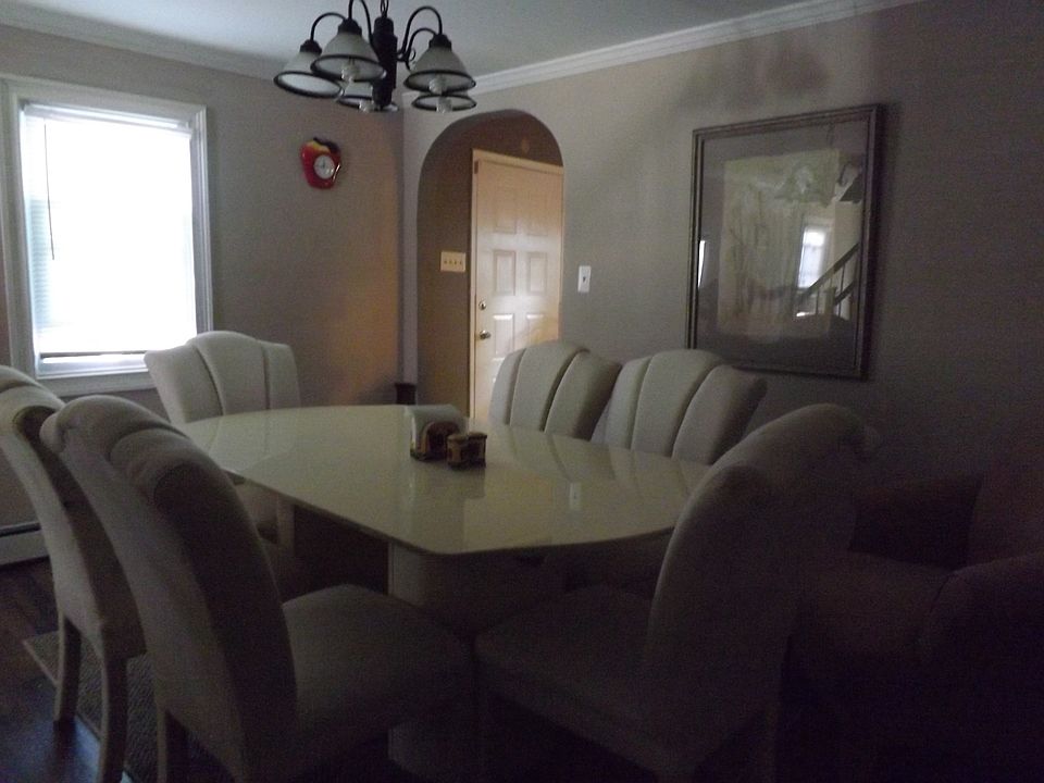 2nd image of 613 Spruce St